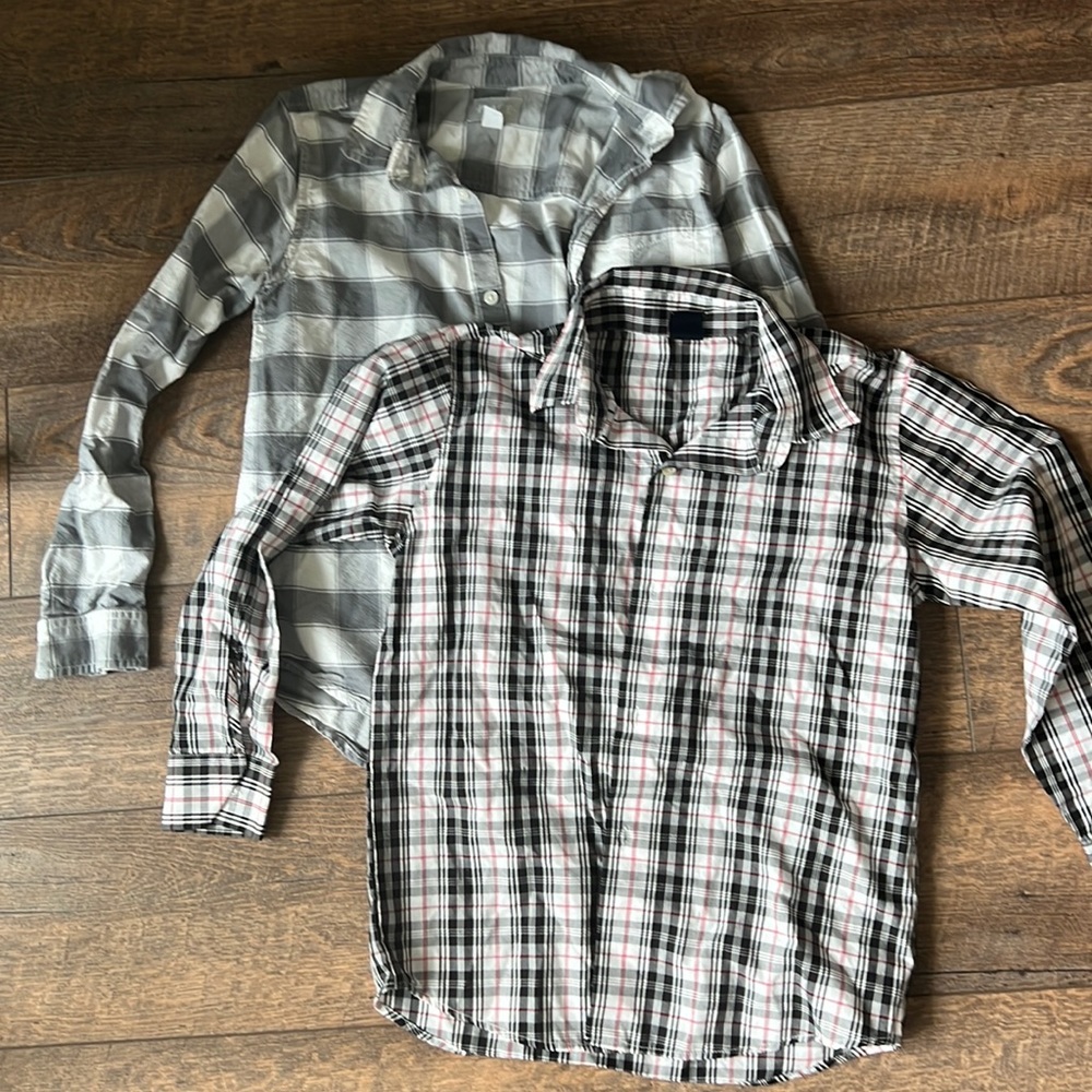 Two long sleeved button downs size large - Picture 1 of 4